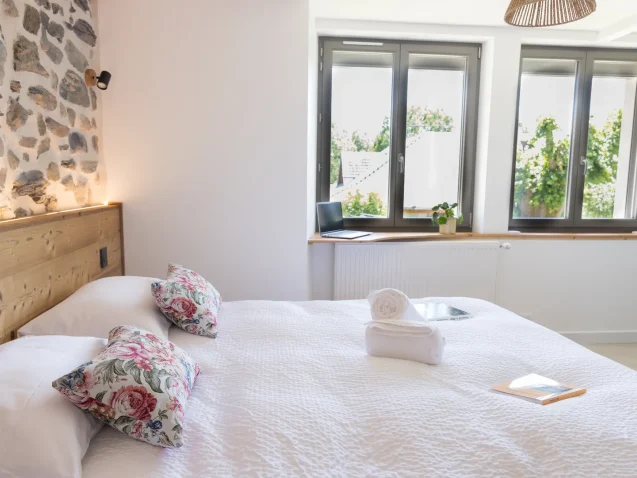Chambre Sapin ensolleillée